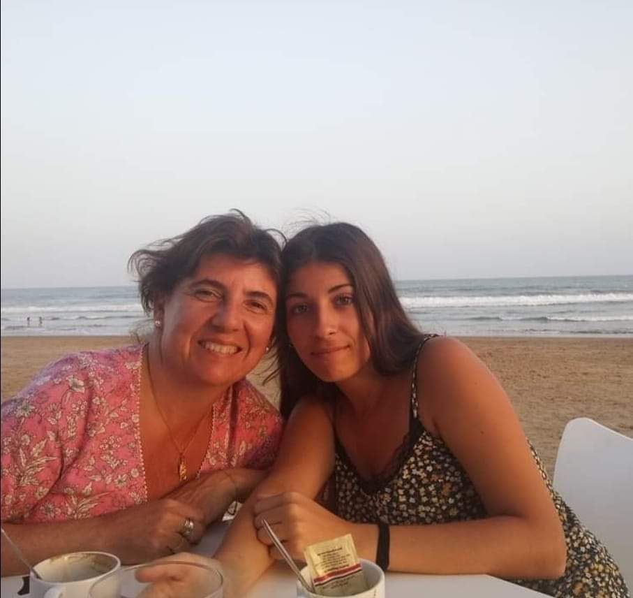 El día que muera un familiar de un político se le pondrá solución. No os preocupéis, tened paciencia.
Pero si quien muere es una pobre niña de 25 años no pasa nada, te dirán que están arreglandolo, que están haciendo un censo de los animales sueltos, como si con ese censo fueran