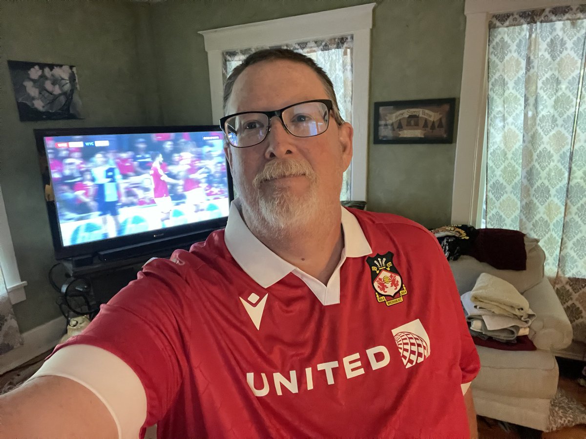 Kitted up in time for the 2nd half #wrexhamafc