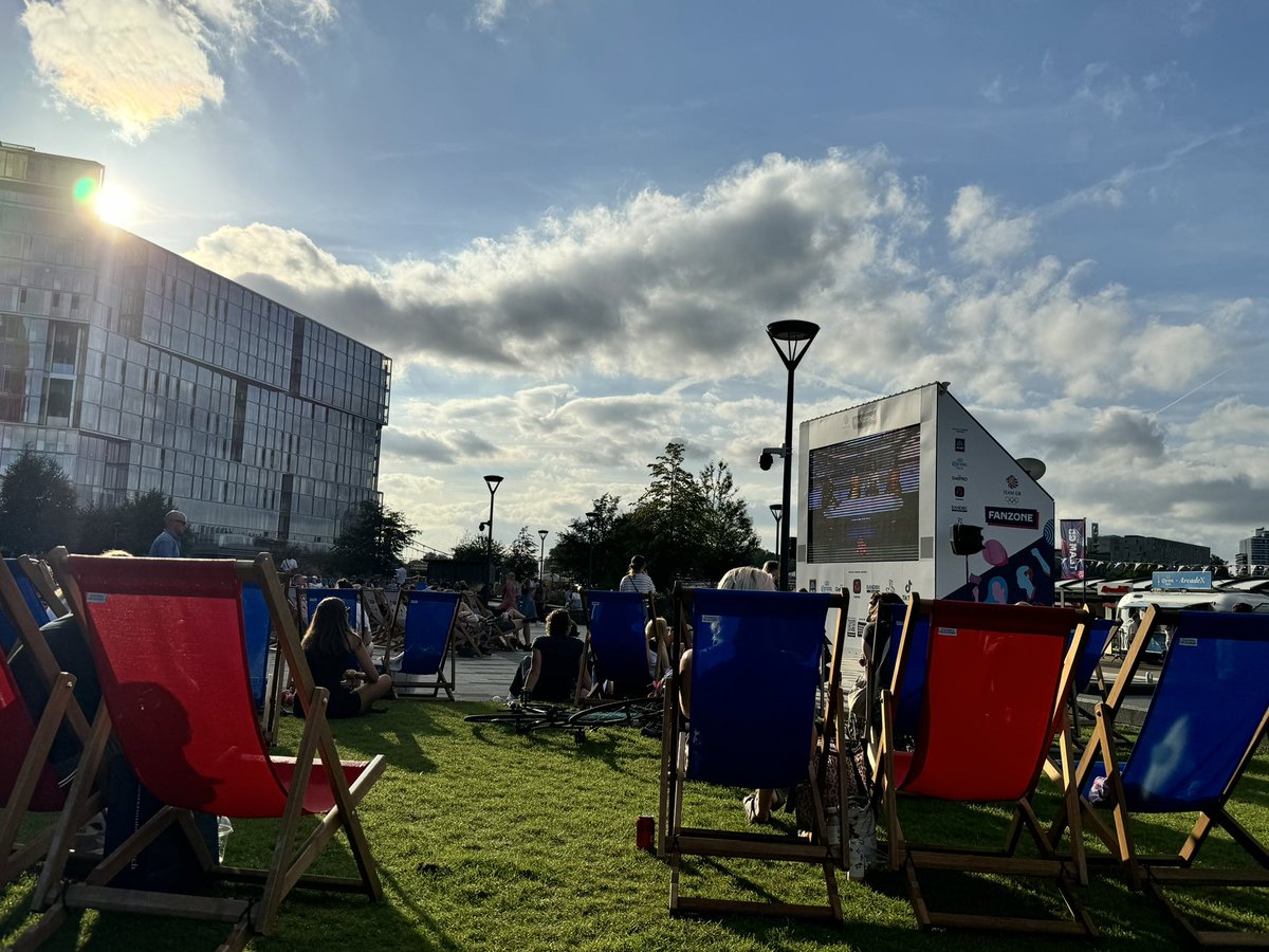 Nicola R tweet media