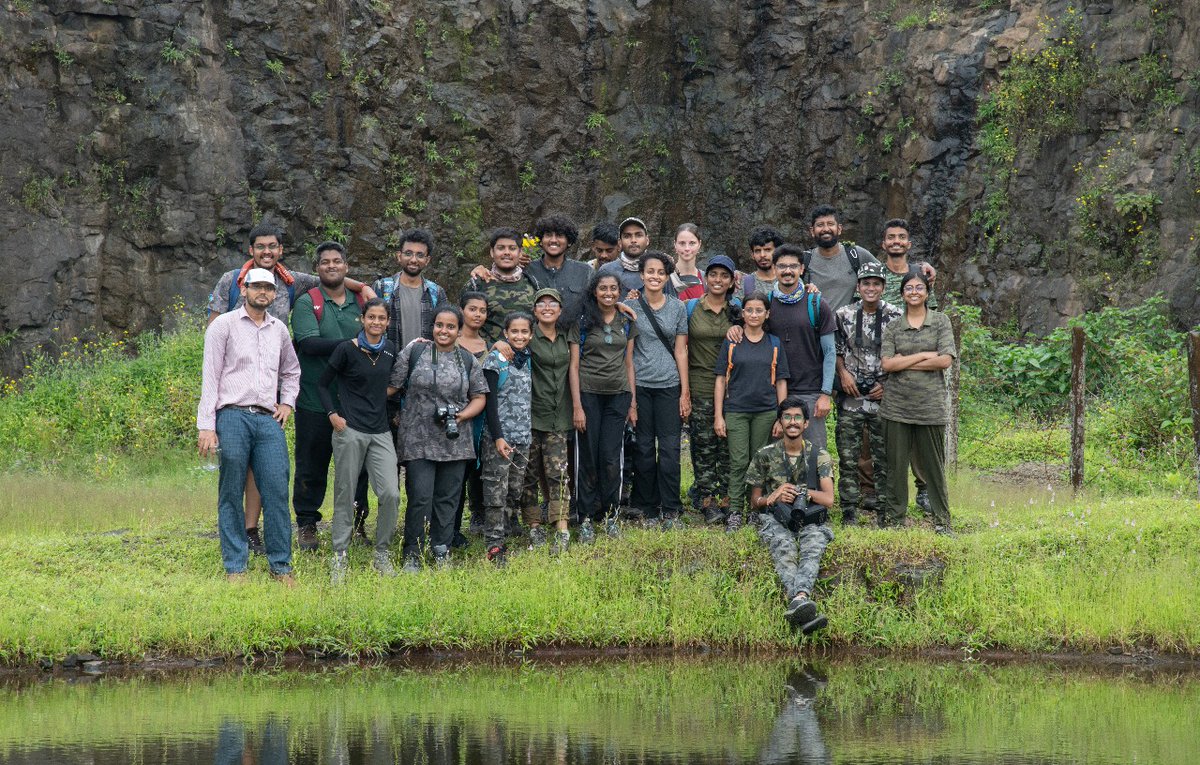 bioacousticist's tweet image. Emotional goodbye to my first batch of students! We met just a few days ago, and now they've graduated! Their heartfelt gifts and a touching letter left me speechless. So proud of these young stars! #ProudMentor #FirstBatch #academicchatters