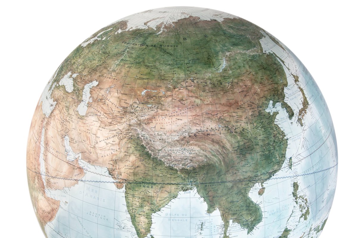 globemakers's tweet image. This globe is stunning.
If we do say so ourselves.

Hand painted 80cm diameter globe in what we call "Gagarin" colouring with so much added detail. This globe has French cartography by special request.

blog.bellerbyandco.com/bespoke-commis… #maps #mapart #cartography #gis