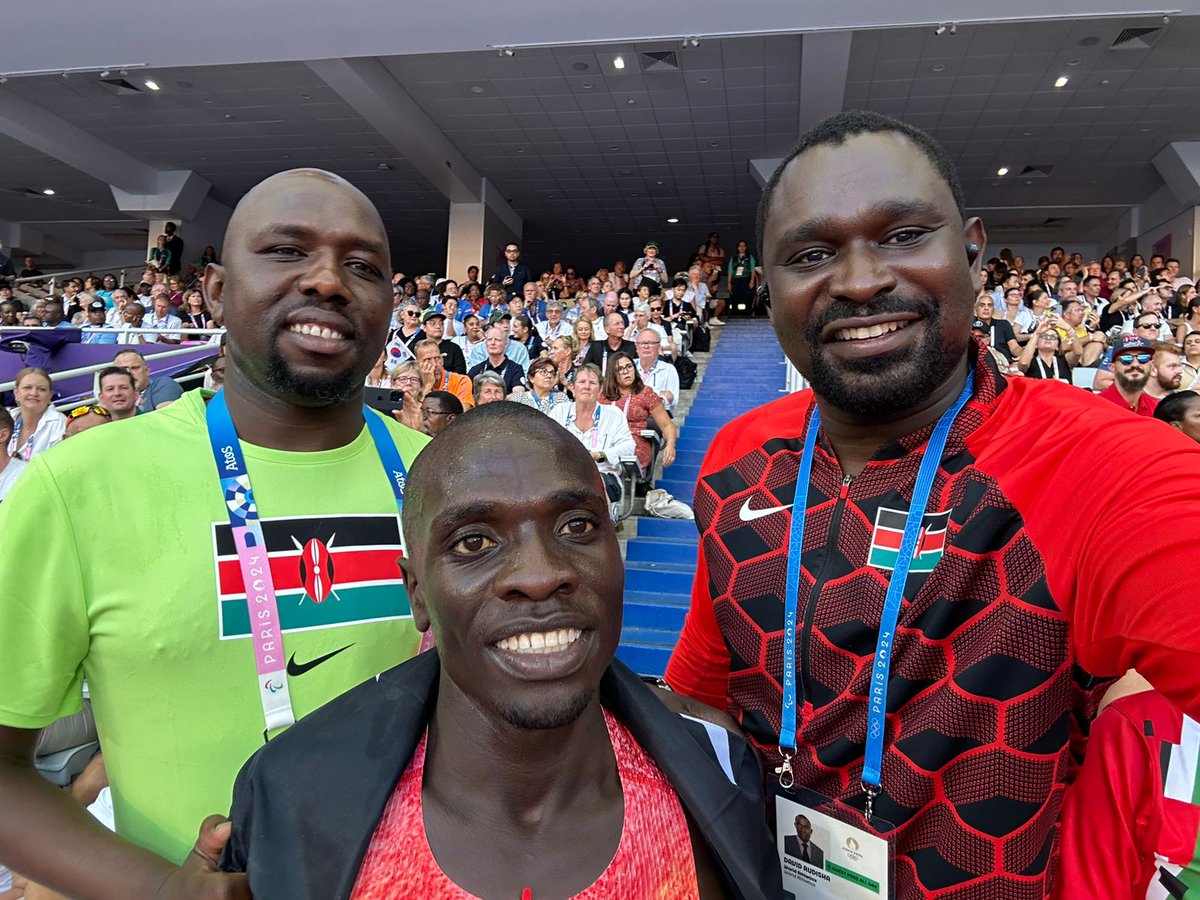 citizentvkenya's tweet photo. Sports CS Kipchumba Murkomen congratulates Emmanuel Wanyonyi after winning Gold in the men’s 800M race in Paris https://t.co/WbQLipGq7m