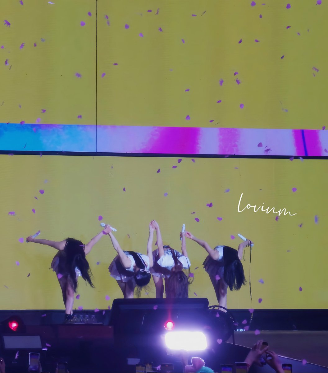 240810 ITZY HK concert
ITZY 4ever😿😿
come to an end… 

#ITZY #있지