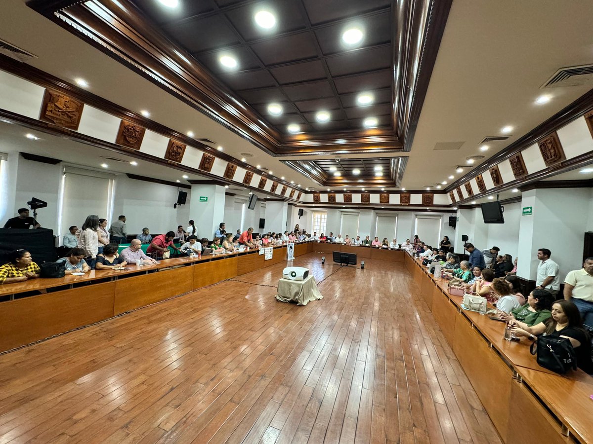 En #Saltillo en la sesión plenaria con colectivos de familiares de personas desaparecidas. #CoahuilaPaDelante #APasosDeGigante