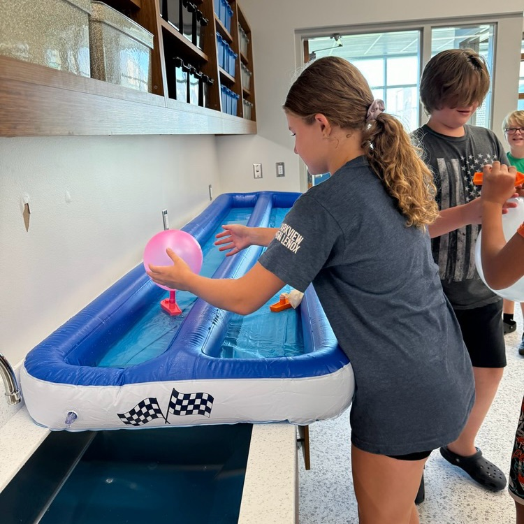 ManhattanSD114's tweet photo. This past week, MJHS hosted its first STEM &amp; Digital Media Camp. Twenty incoming 6th-8th graders engaged in hands-on activities while getting to experience some of the technology implemented in class! Thanks to Mrs. Marshall and Mrs. Duff for a fun week for our learners! https://t.co/dcQmGItTbE