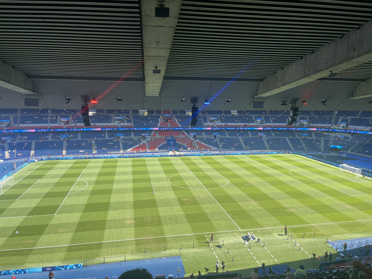 CliveKyazze's tweet photo. State of affairs at Parc des Princes with 80 minutes to the women’s #Football #Gold medal match between Brazil 🇧🇷 and USA🇺🇸

The Brazil women have never won the #Olympics gold, settling for #Silver in 2004 &amp; 2008 against the USA

Will #Paris2024 be the year?

#CliveInParis https://t.co/mgTt9xL9jb