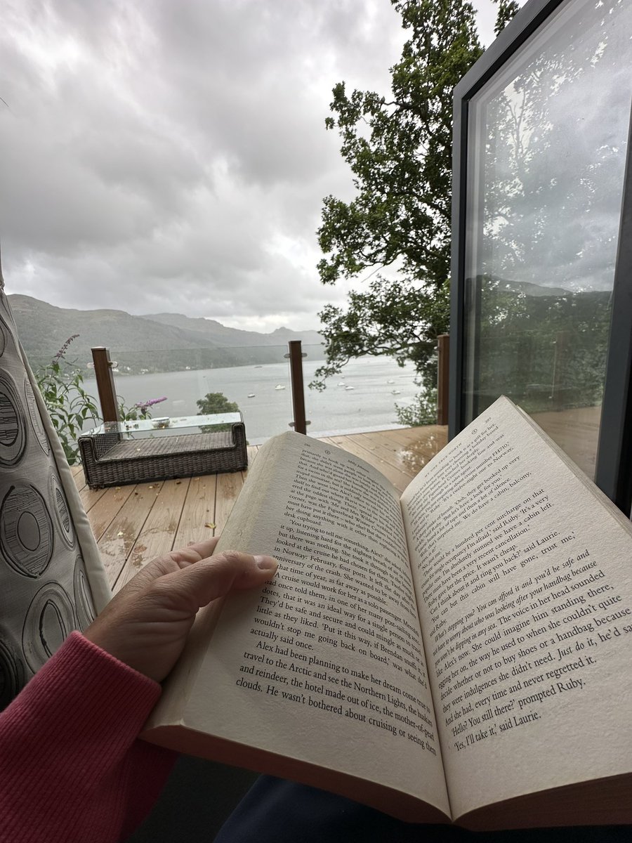 KatyWalsh19's tweet image. Sat in a perfect place to read My One True North by @millyjohnson and have loved it. Always want to get to the end but then always left wanting more and wondering what happened to the characters #Scotland #lochgoil