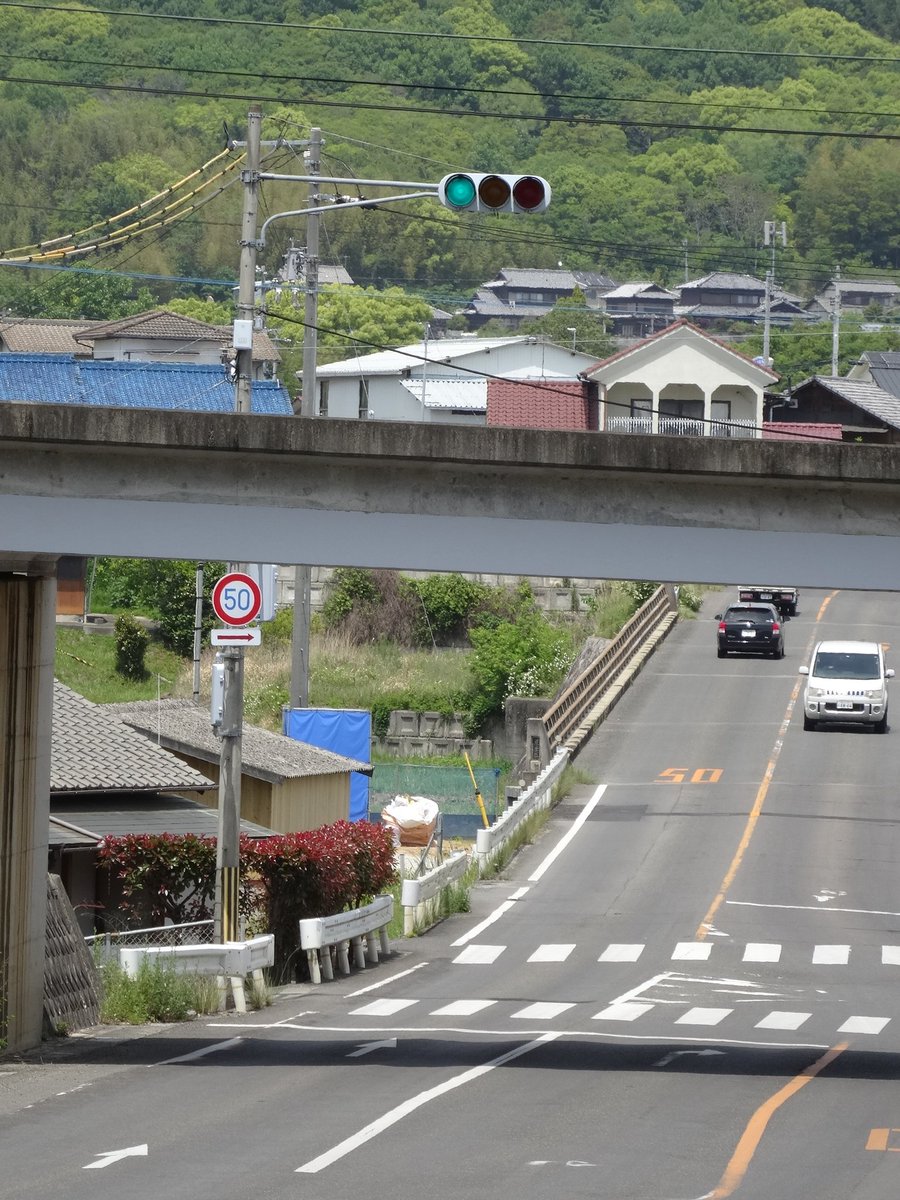 香川県綾川町に存在する日本一高い信号機。 値段ではなく、物理的に