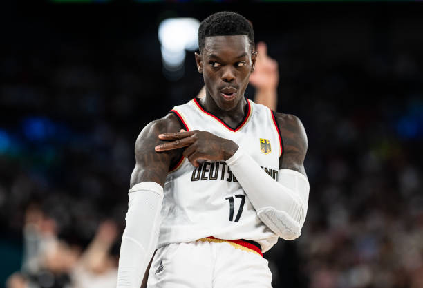 Basket_Infos's tweet photo. Dennis Schröder :  “Le basket européen ce n’est pas du show, c'est du pur QI basket. Du pur coaching. Des joueurs avec vraiment un très très haut QI qui savent comment jouer. Bien sûr la NBA est la meilleure ligue du monde, mais les Européens arrivent, c’est certain.”

Via @Urbodo