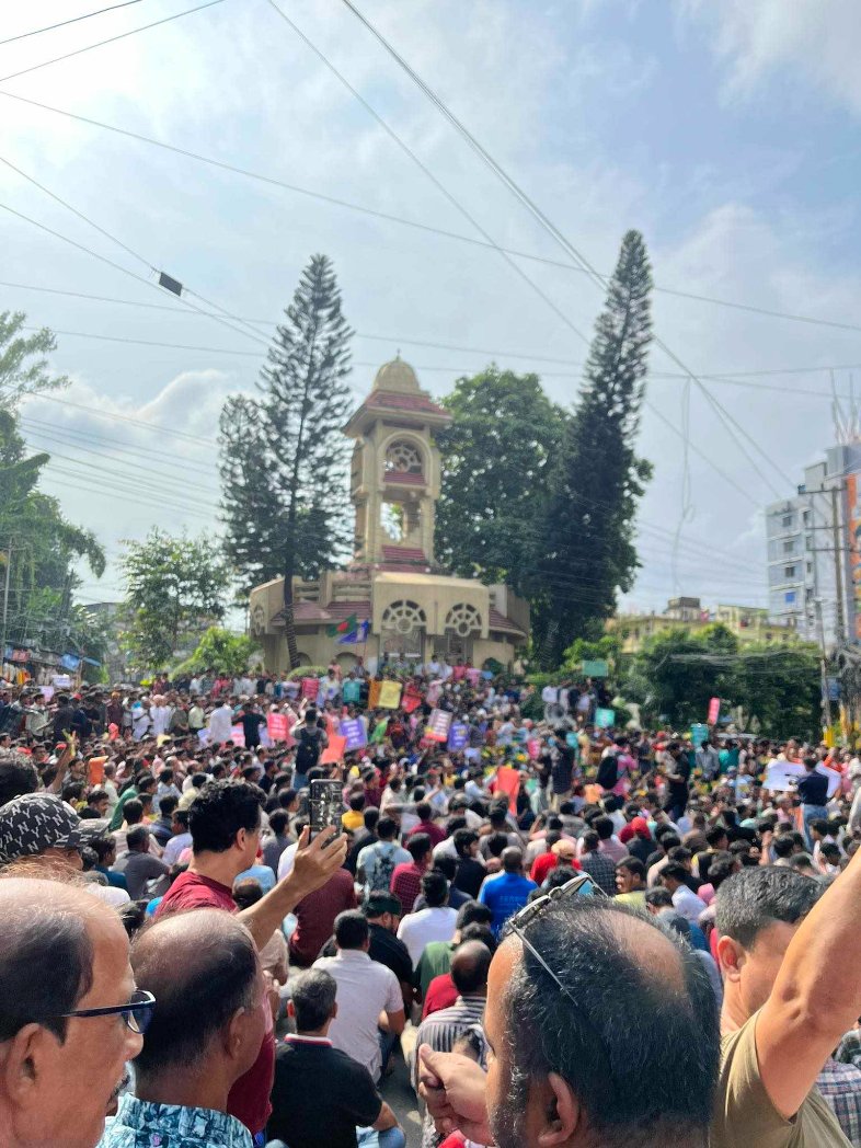 SdSumat's tweet image. #SaveHindusInBangladesh 
#savebangladeshhinduwomen
#SaveBangladeshiHindus2024 
#AllEyesonBangladesh 
@dwnews 
@AJEnglish 
@MyAnandaBazar 
@abpanandatv 
@nytimes 
@timesofindia 
@timesofindia 

স্থানঃ চেরাগী পার্ক, জামালখান, চট্টগ্রাম