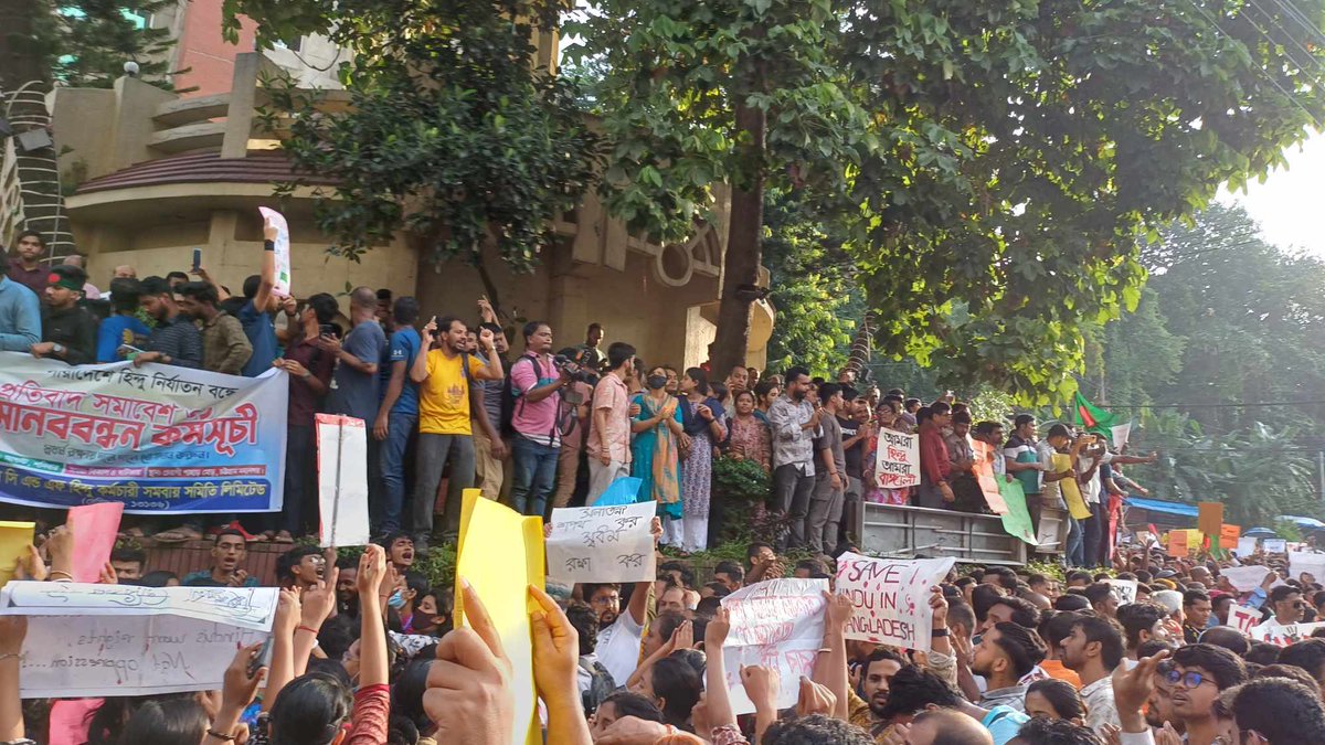 SdSumat's tweet image. #SaveHindusInBangladesh 
#savebangladeshhinduwomen
#SaveBangladeshiHindus2024 
#AllEyesonBangladesh 
@dwnews 
@AJEnglish 
@MyAnandaBazar 
@abpanandatv 
@nytimes 
@timesofindia 
@timesofindia 

স্থানঃ চেরাগী পার্ক, জামালখান, চট্টগ্রাম