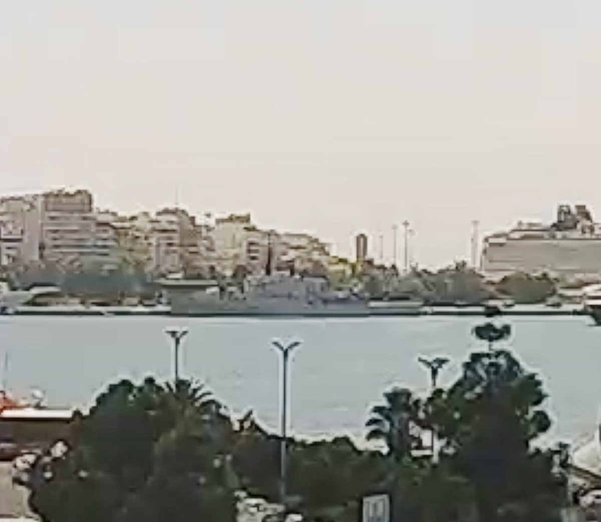 WarshipCam's tweet photo. Italian Navy Maestrale-class anti-submarine frigate ITS Grecale (F571) in Piraeus, Greece - August 10, 2024 #itsgrecale #f571 

SRC: webcam https://t.co/c1PECLrvNL