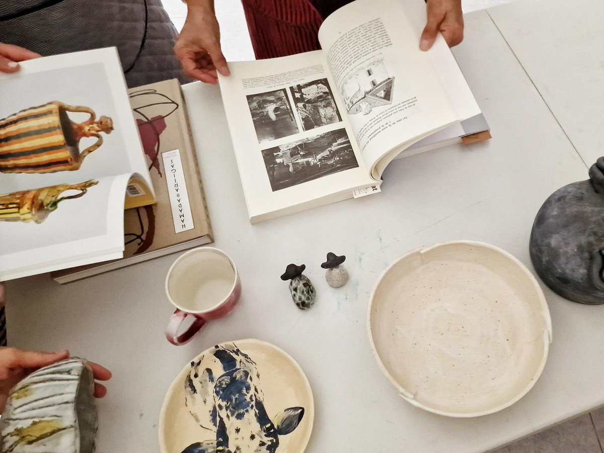 RadioSeu's tweet photo. #EnImatges Celebració d’un taller de ceràmica, a càrrec de Marta Tarrés, a Bescaran. L’activitat, organitzada per la Fundació Planes Corts, s’enmarca en el cicle ‘Tastet d’oficis’.  Fotos: Montse Ferrer https://t.co/GZRqpI0QZ6