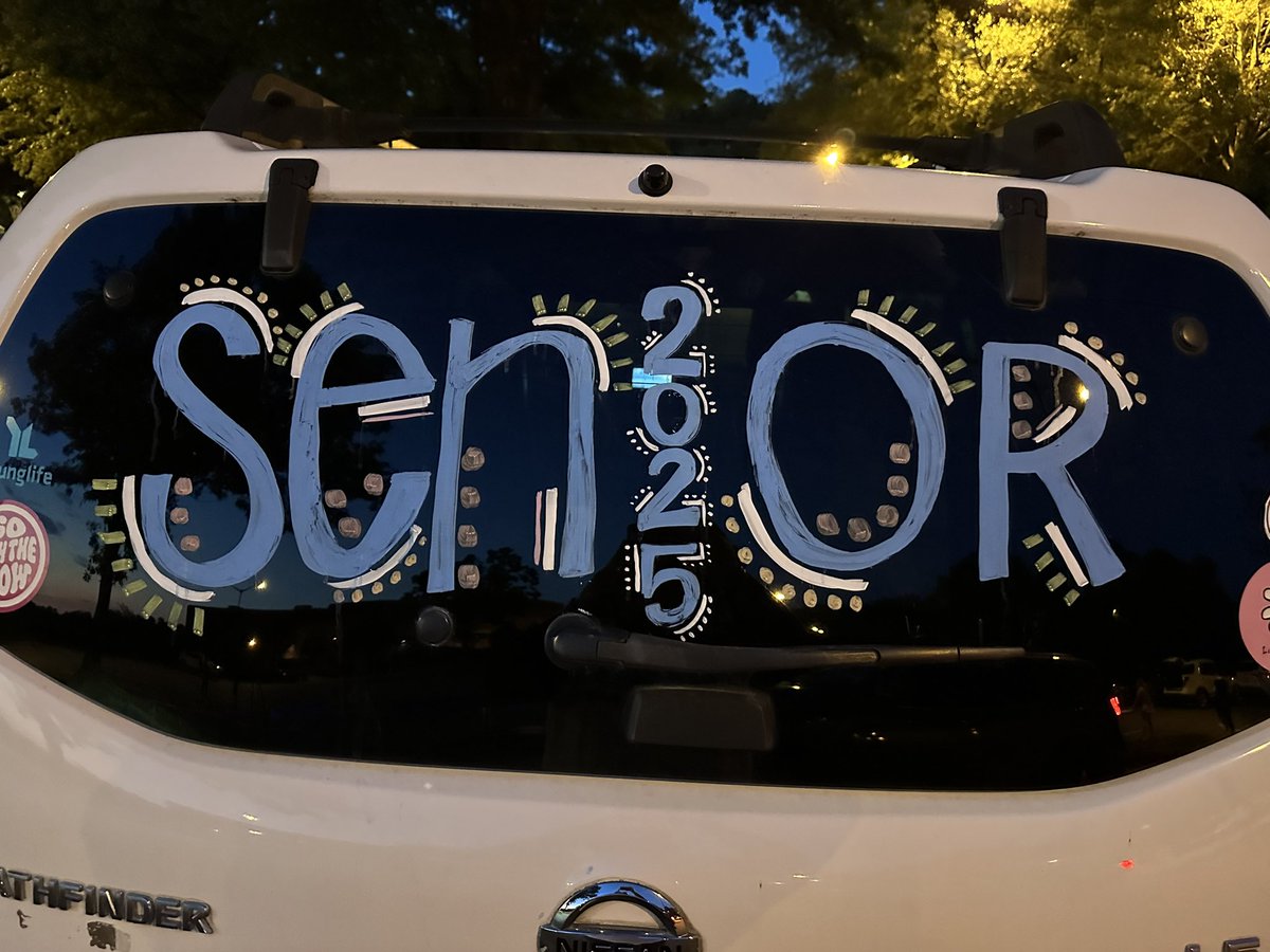 An amazing way to end the first week of school…Senior Sunrise breakfast (sponsored by our amazing SR parent committee)! Go Spartans! #northspringshs <a href="/FCS_NSHS_Princ/">Scott Hanson</a> <a href="/alexbatesedu/">Alexandra Bates</a> <a href="/NSSpartans/">NSHS</a> <a href="/pekatos/">Ms. Pekatos</a> <a href="/AD_SpartaNation/">Coach Thomas</a> <a href="/FCSSuptLooney/">Dr. Mike Looney (Official Acct)</a>