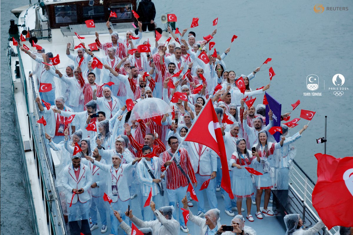 40 yıl son 101 sporcu ile katılıp olimpiyatlarda 1 tane bile altın madalya alamamızın nedeni AKP'nin her şeyi olduğu gibi spor branşlarına da batırmasındandır ! 

Sin düşünceleriniz nedir ?