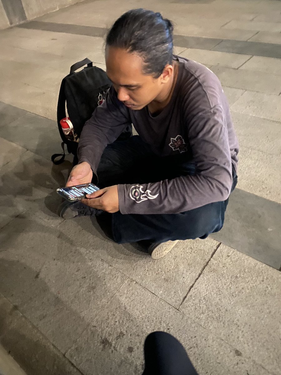 tw / sexual assault 
Temen-temen tolong bantu sebarin tweet ini ya. Bagi yang aktif di lingkungan musik jakarta/sekitarnya dan masih bekerjasama dengan VINO KARSANTINI, mohon berhati-hati karna ybs melakukan pelecehan seksual kepada saya.