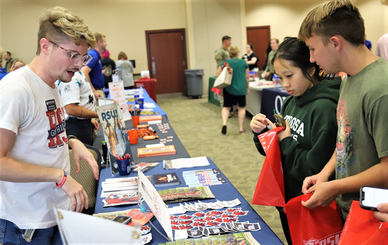 RogersStateU's tweet image. #RogersStateUniversity will host representatives from more than 40 state and regional universities later this month at an event to connect them with area #HighSchoolStudents

#RogersCounty Area College Fair
Wed, Aug 28
9am-1pm 

rsu.edu/rsu-to-host-ar…

#RSU #gotoRSU #CollegeFair