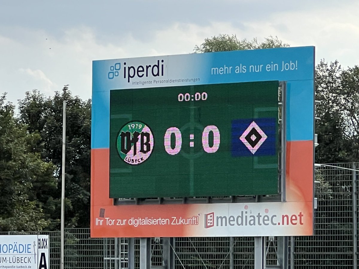wolfgangbaasch's tweet photo. Lohmühle. VfB gegen HSV. Regionalliga.  Ole Ole VfB. https://t.co/vgDVmiXTJV