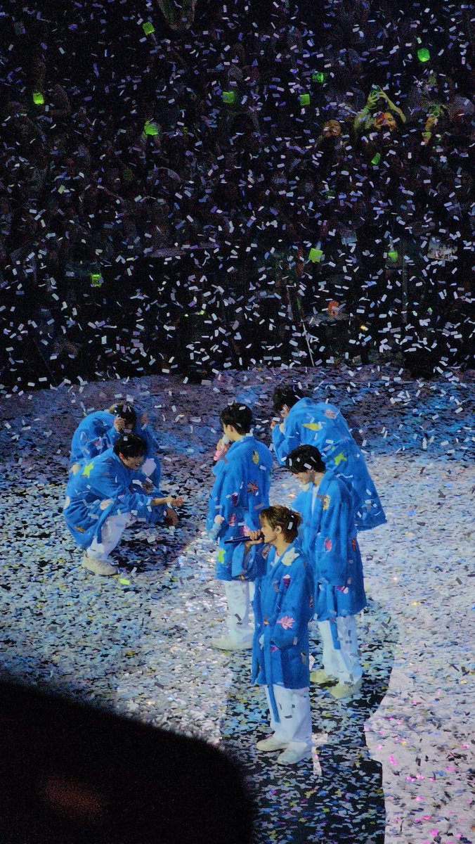 _423205's tweet image. 컨페티 때문에 난리남ㅋㅋㅋㅋㅋㅋㅋㅋㅋㅋㅋㅋㅋㅋㅋㅋ