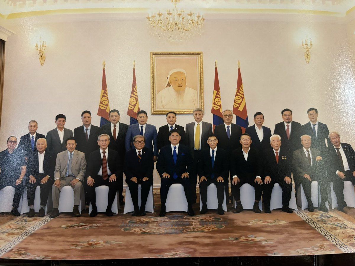 Ингэж нэг чуулав. “Эвийн эхэнд тос, эвдрэлийн адагт цус… Төрийн хэргийг ганцаар бүү шийд, харийн аянд ганцаар бүү морд”. ИНЖАННАШ. Эзэн Богд Чингис хааны 27 дугаар үеийн үр, Монгол түмний Их бичгийг түгээгч эрхэм.