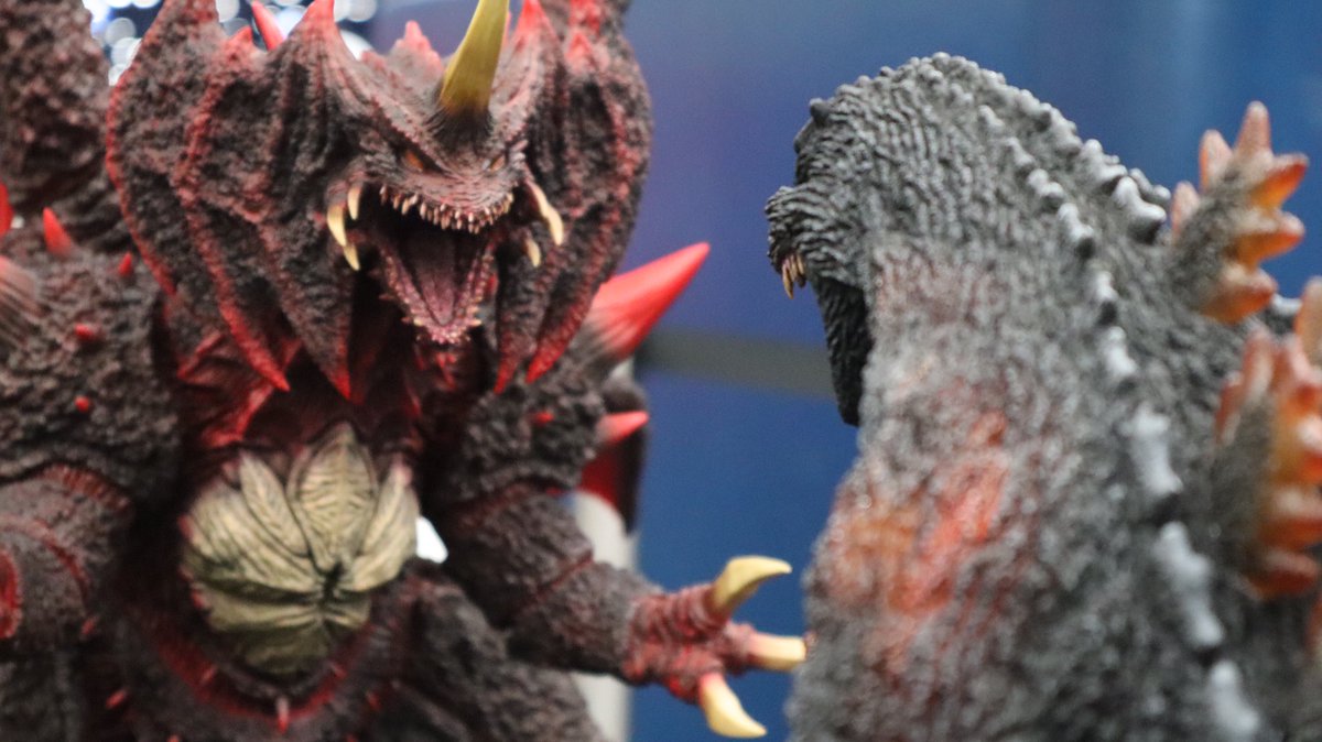 DMan1954Gojira's tweet photo. The work of Koroyu Kobo is truly tremendous! Things heat up as Godzilla takes on Destoroyah at the Godzilla Store at @AnimeMatsuri! #Godzilla #AnimeMatsuri #AMGodzilla70 @Godzilla_Toho @godzilla_jp @GodzillaS_Tokyo @DORO_KOKURYU @kokuryu0927 @OTAKA_KOKURYU https://t.co/UVKNKdCKab