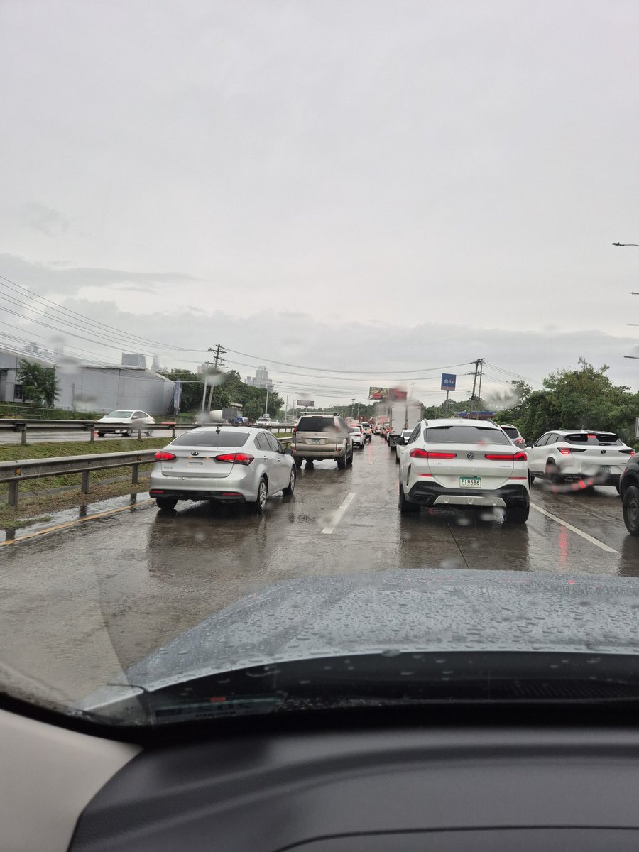 Tranque en el Corredor Sur.  Eviten la ruta.
