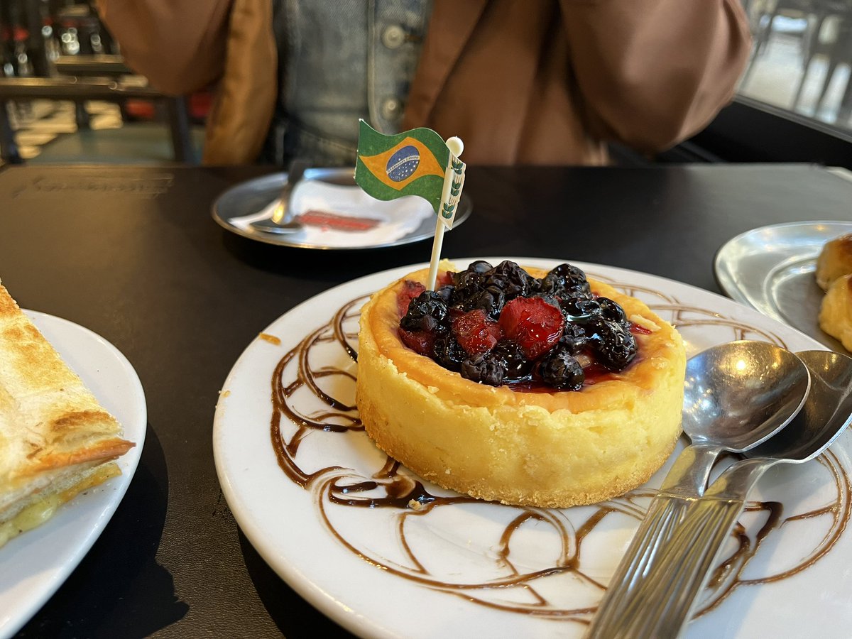 guileribs's tweet photo. ok viemos tomar café e fizeram algo fofo pra gente, vou direcionar o xingamento para um europeu distante https://t.co/eUZeCx3aau