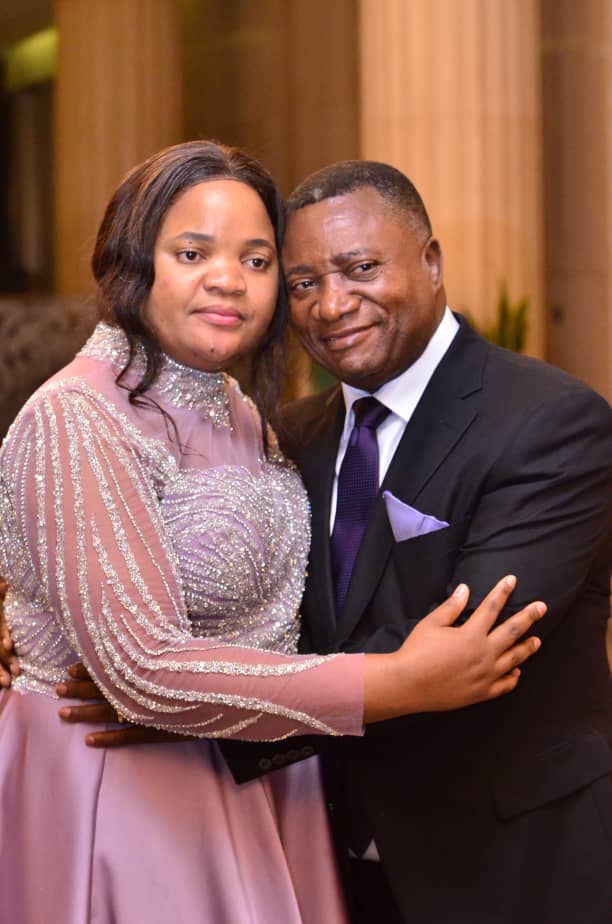 Cedrickkabong15's tweet photo. Actuellement honorable sénateur @ngoyikasanji11 se retrouve dans sa nouvelle peau d'un vrai amoureux ❤️ avec sa charmante épouse @MireilleNgalul6 Mukaji yoyoyo. Vous êtes un exemple à suivre Tshiobesha wanyi. Nous vous aimons énormément ❤️❤️❤️ https://t.co/WkKNKuD8YN