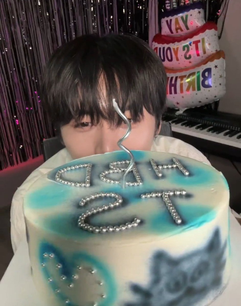 taesan_04's tweet photo. HAPPY BIRTHDAY TAESAN 🎂 🥳 อยู่เบอดเดย์น้องมาสองปีละลูกแมวของแม่🫶🫶🫶🎂 #HAPPY_TAESAN_DAY https://t.co/L9Zw5ZyRRl