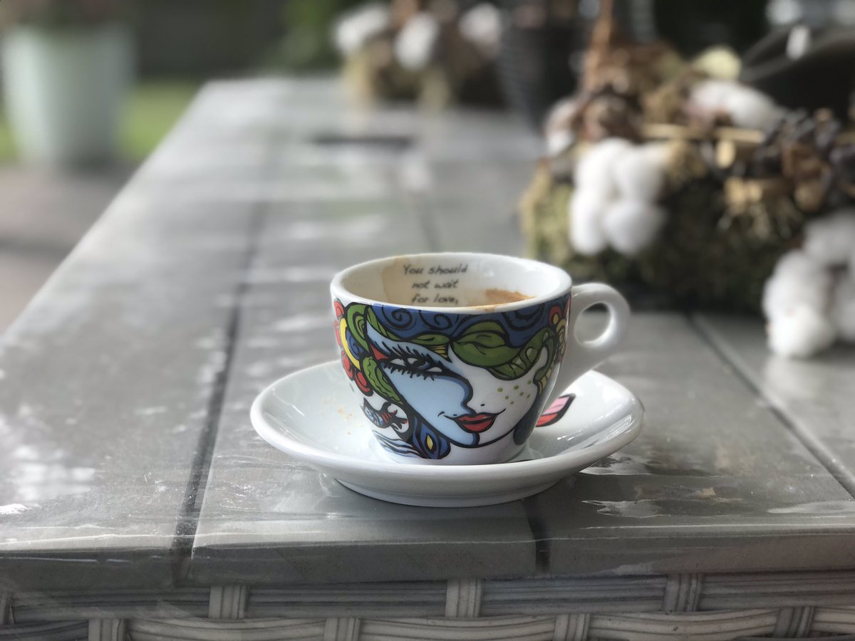 Centrummanager.com (@edwinmkb) on Twitter photo Heerlijk in de buitenlucht, van een kopje koffie ☕️. In een prachtig kopje van <a href="/JosienBroeren/">Josien Broeren</a> . Genieten van kleine dingen #koffie #tuin #kunst #librijezwolle Heerlijk in de buitenlucht, van een kopje koffie ☕️. In een prachtig kopje van <a href="/JosienBroeren/">Josien Broeren</a> . Genieten van kleine dingen #koffie #tuin #kunst #librijezwolle