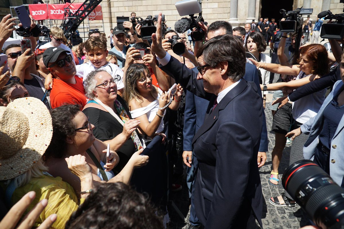 Dia històric per Catalunya, avui el MHP @salvador_illa ha pres possessió del càrrec de President de la Generalitat. La nostra alcaldessa @belengarciacriado i el nostre senador <a href="/antonipoveda/">Toni Poveda</a> han estat present al Palau de la Generalitat. #PresidentIlla #SantJoanDespí