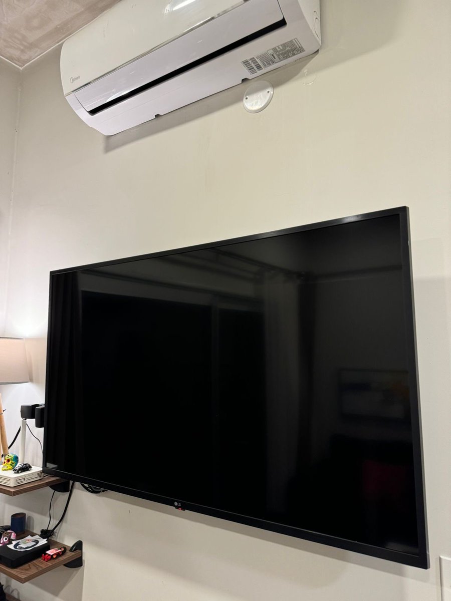 Gvstaff's tweet photo. Amigos, vendo TV LG 50” LED UHD 4K Smart, con soporte para TV. 📺 

Precio: Gs. 2.500.000, solo contado. 

Si te gusta DM, o RT hasta su siguiente dueño. 🙏 https://t.co/39ng04zaoW