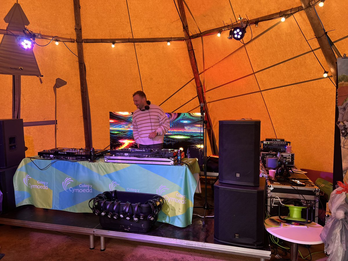 Great last day at the end of an amazing week at the #eisteddfod with the amazing @ColegyCymoedd team. If you’re still here join us for a silent disco!!