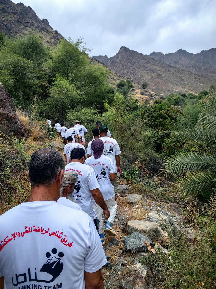 SHIN_HIKINGTEAM's tweet photo. قام فريق شناص لرياضة المشي والاستكشاف بعمل مسار تنشيطي ترفيهي استعدادا للموسم الجديد والوقوف على أنشطة ومشاركات  الفريق القادمة
بدأ المسار من قرية الظهرة إلى منطقة قدام  بوادي رجماء | #ولاية_شناص والرجوع بنفس المسار https://t.co/21nX5nwrXL