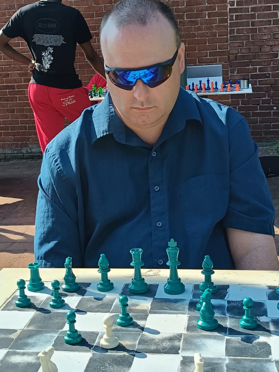 TremeChessClub's tweet photo. Chess in old north st Louis on a very beautiful Saturday morning. Sehr gut. #chess #scach #shah #mat #mate #stl https://t.co/flQnJApEAS