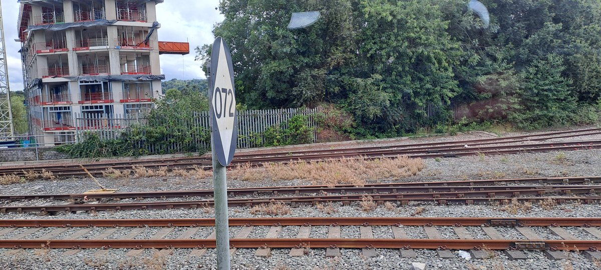 Lines_Landscape's tweet photo. The view from between stations https://t.co/EBn2jdfuLV