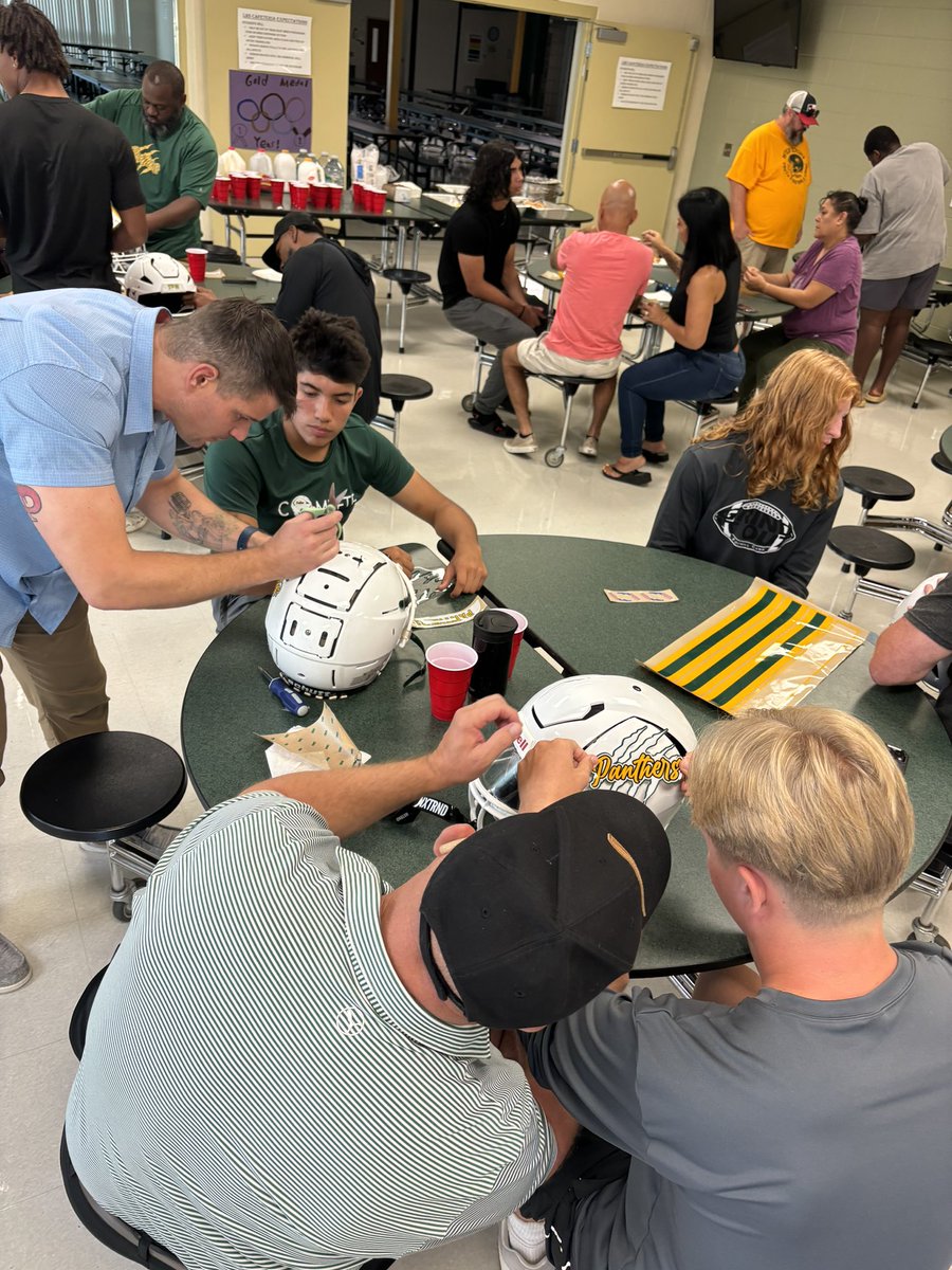 LecantoF's tweet image. Dad’s and decals 🏈
Today we are reminded to be thankful for the short period of time we are able to spend together and the memories that will last forever. #family #oneunit #compete #panthersfootball