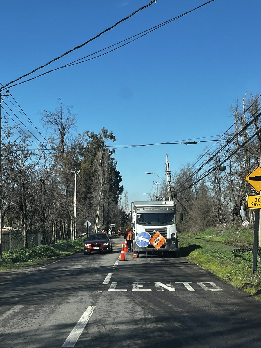 ncabezas's tweet photo. @Enel_Informa_CL Y efectivamente en la calle camino antiguo coquimbo, realmente se cayó todo… pero en un par de días levantaron los postes… y después han pasado 4 días y nadie cablea nada aún sin energía https://t.co/REE3kxKBZs