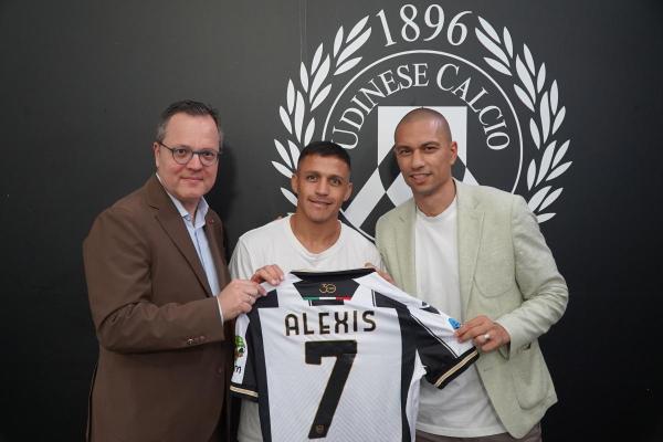Footballogue's tweet photo. 🔴 OFFICIEL !

13 ans après son départ, 𝗔𝗹𝗲𝘅𝗶𝘀 𝗦𝗮𝗻𝗰𝗵𝗲𝘇 (𝟯𝟱 𝗮𝗻𝘀) 𝗿𝗲𝘃𝗶𝗲𝗻𝘁 𝗮̀ 𝗹'𝗨𝗱𝗶𝗻𝗲𝘀𝗲 avec un contrat d'un an ! 🔙🇨🇱

Toujours sympa à voir ce genre de retour, en espérant pour lui que ça marche !

(@Udinese_1896) https://t.co/1HAmdzsKWM