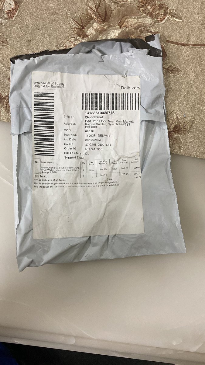 BuyBestProduct3's tweet photo. @help_delhivery Here is the package delivered to my mother today. Pls stop the payment to the merchant. Thanks. https://t.co/7l70xaZLfi