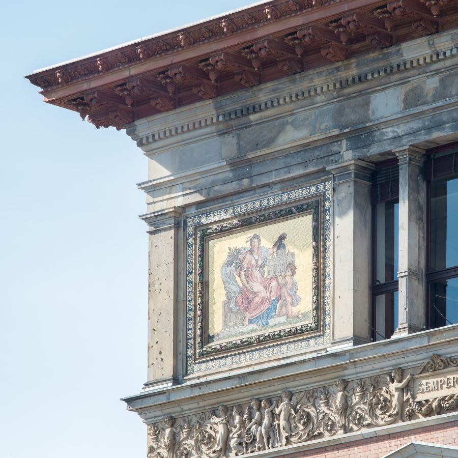 As part of this year‘s #LongNightofMuseums, we warmly invite you to “Gropius Bau Inside and Out”, four guided tours in German and English language, taking place on Saturday, 24 August between 18:15–21:45. Tickets exclusively via Long Night of Museums.
bit.ly/gropius-bau-lo…