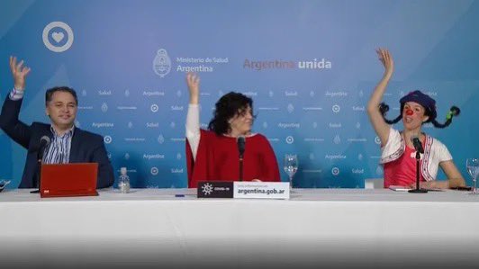 Nunca te olvides que estos tres te distrajeron con un circo para que su jefe fornique y maltrate sin que nadie lo vea.