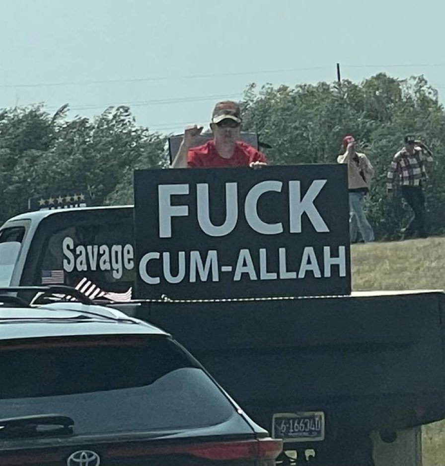 MeksSamuel's tweet photo. @krassenstein @elonmusk Is this #FreedomOfSpeech or #IncitingHate?
He is a #MAGACultMoron, of course! https://t.co/1Zhw2oTteu