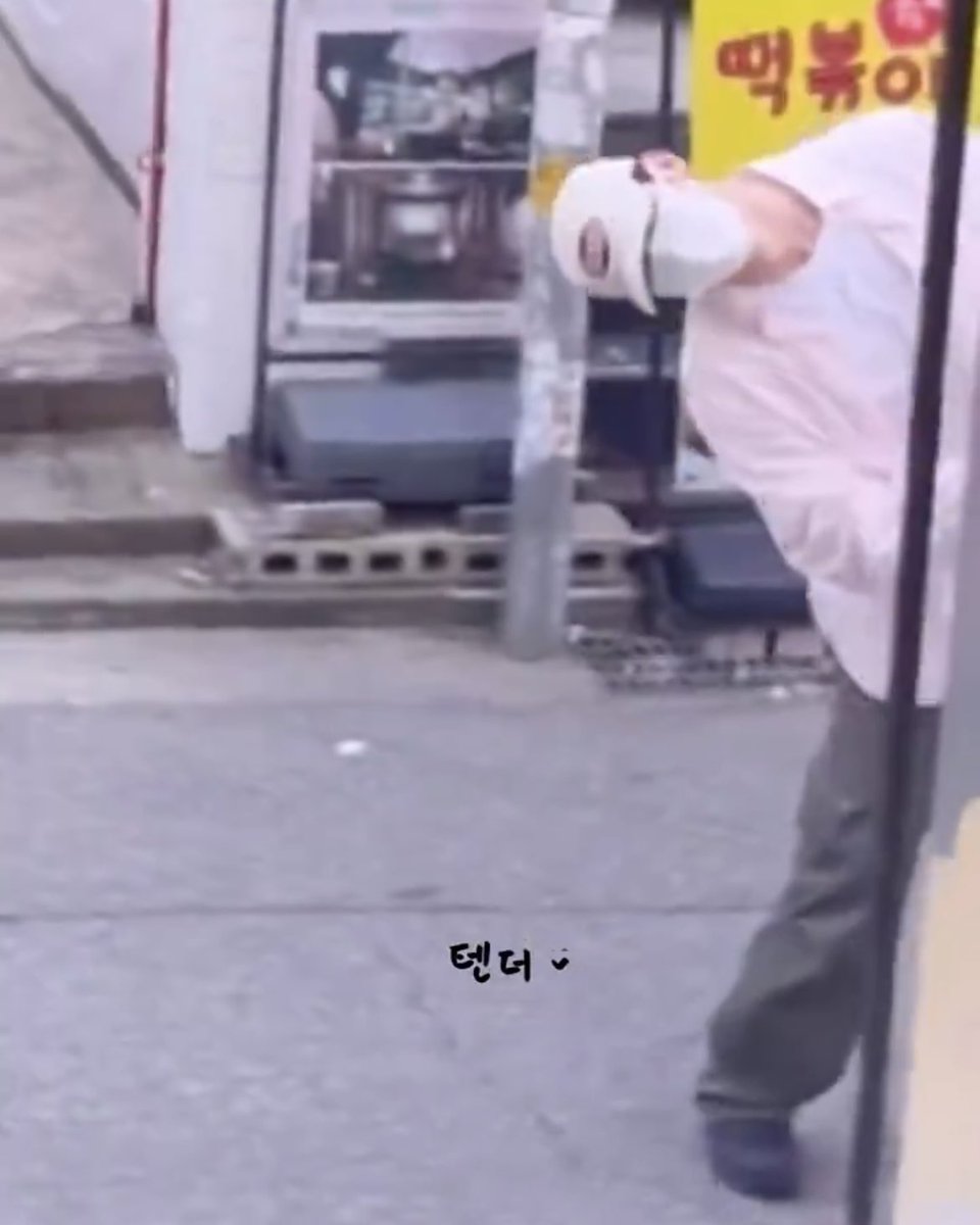 몸 반쯤 구부려서 마지막까지 황도들에게 인사하고 가는 저 181 거대고양이 완전 귀엽고 사랑스러움