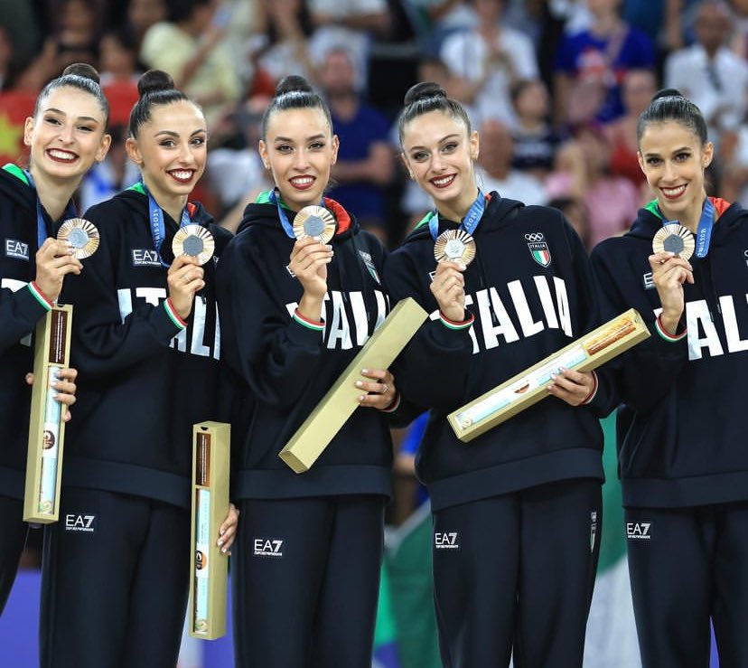 _MartinaHP's tweet photo. E DICIAMO GRAZIE ALLA GINNASTICA ITALIANA✨ 

#GiochiOlimpici  #Paris2024   #italgym https://t.co/LPtgXtul0L
