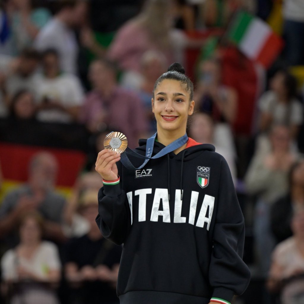 _MartinaHP's tweet photo. E DICIAMO GRAZIE ALLA GINNASTICA ITALIANA✨ 

#GiochiOlimpici  #Paris2024   #italgym https://t.co/LPtgXtul0L