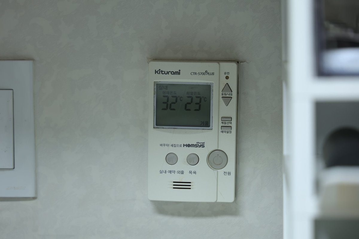 선풍기 구입을 위해 중고품 가게를 배회했던 1994년 이래 최악의 열대야는 언제나 선풍기로만 나고 있다. 지구 멸망을 하루라도 늦추는 일이 이다지도 힘들다.