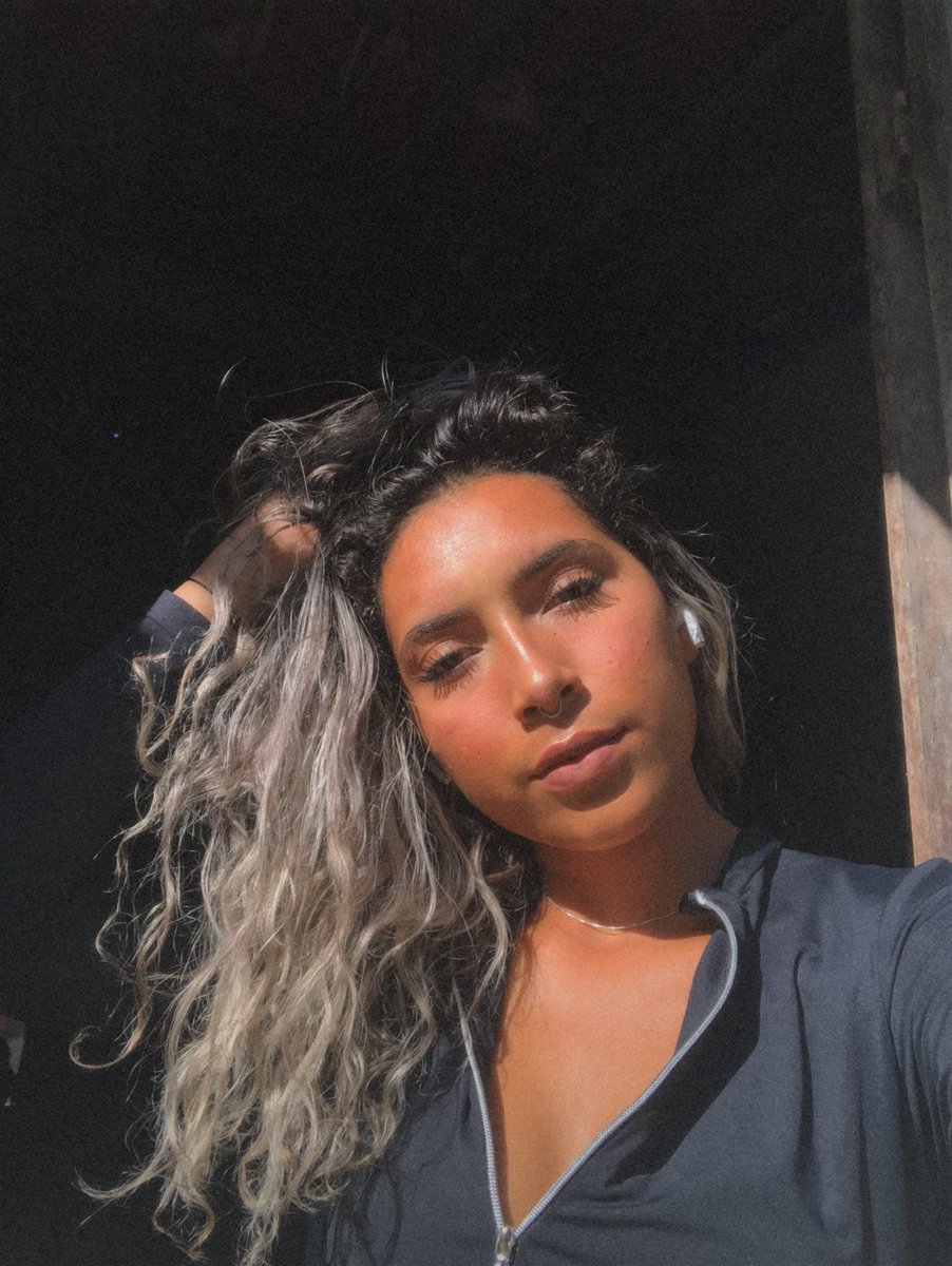 AnneRaele's tweet photo. Aquela fase q vc prefere teu cabelo natural seja lá o q ele for💆🏼‍♀️ https://t.co/iskBPwLbqx