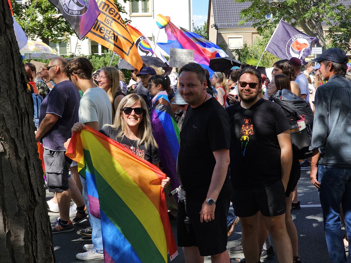 theile_alex's tweet photo. Ca. 1000 Teilnehmende beim #CSD #Bautzen! 
Bautzen ist vielfältig und bunt!
#Sachsen ist vielfältig und bunt!
#BZ1008 https://t.co/Hm6WyP5A7C