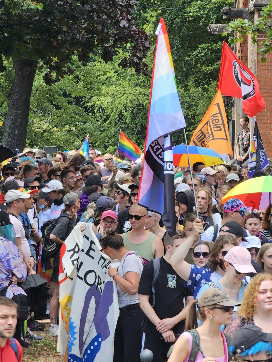 theile_alex's tweet photo. Ca. 1000 Teilnehmende beim #CSD #Bautzen! 
Bautzen ist vielfältig und bunt!
#Sachsen ist vielfältig und bunt!
#BZ1008 https://t.co/Hm6WyP5A7C